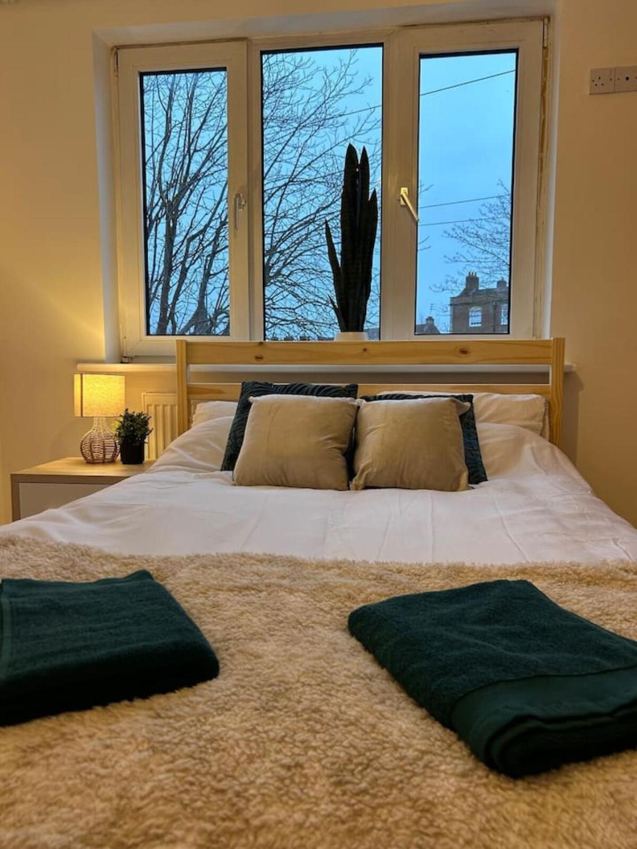 Louise Avenue - Contractors Long By Shortstayuk Bristol