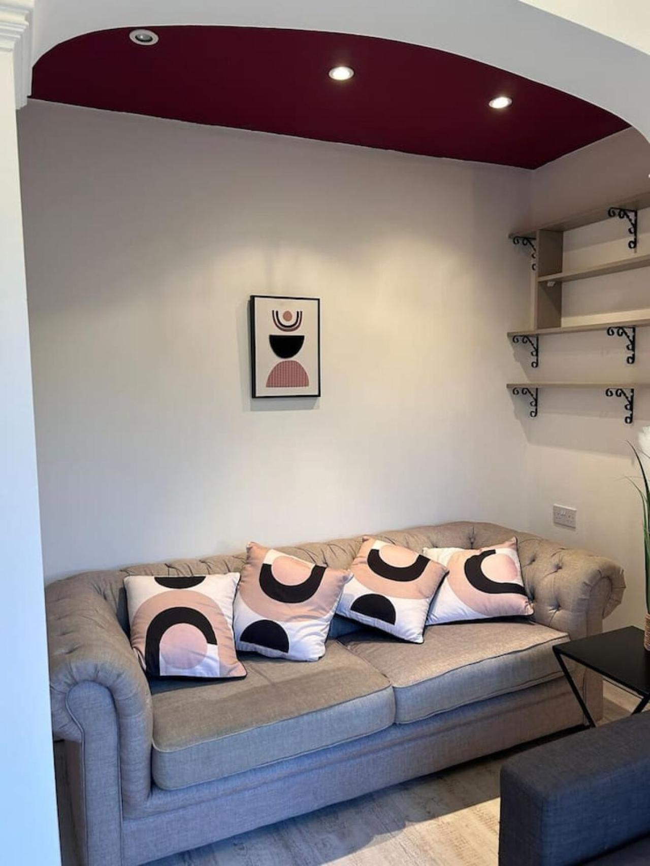 Louise Avenue - Contractors Long By Shortstayuk *
