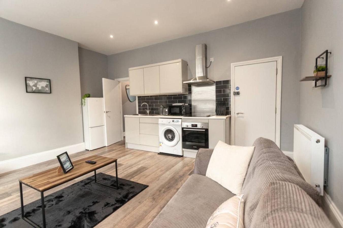 Rd B - Location Long By Shortstayuk Apartment