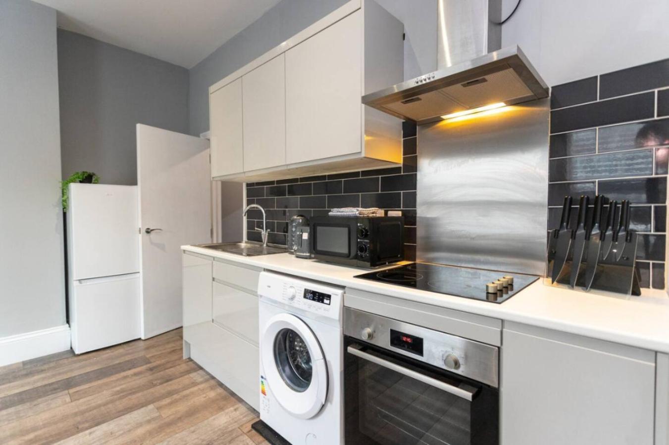 Rd B - Location Long By Shortstayuk Apartment