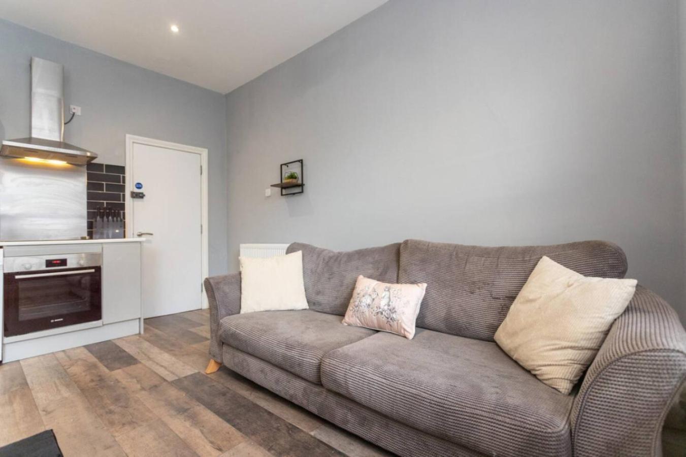 Apartment Rd B - Location Long By Shortstayuk *