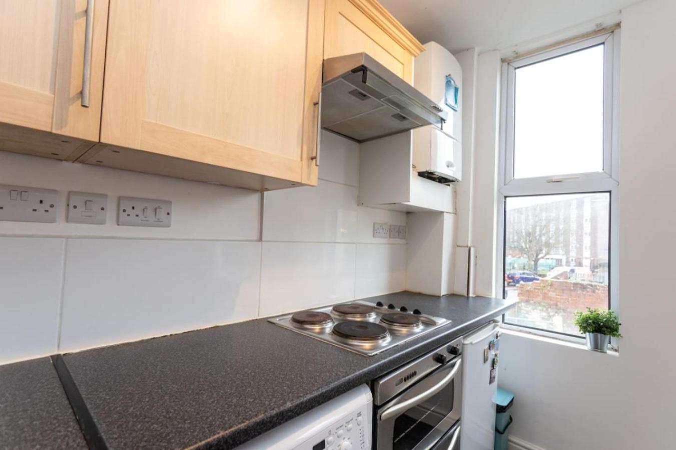 Apartment Warden Rd 2 - Contractors Long By Shortstayuk