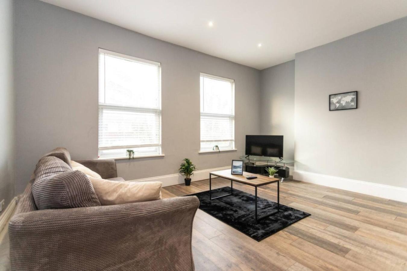 Apartment Rd B - Location Long By Shortstayuk Bristol