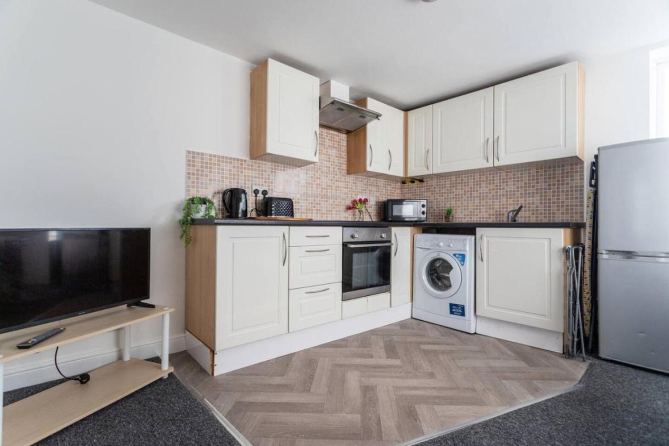 Flat 3 Sunnyside Contractor Long By Shortstayuk * Bristol
