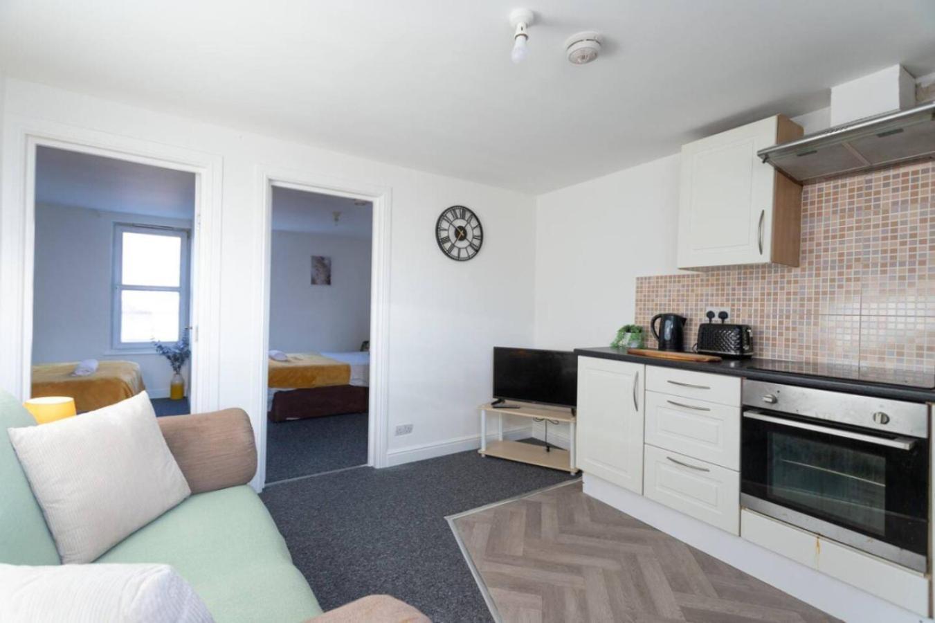 Flat 3 Sunnyside Contractor Long By Shortstayuk