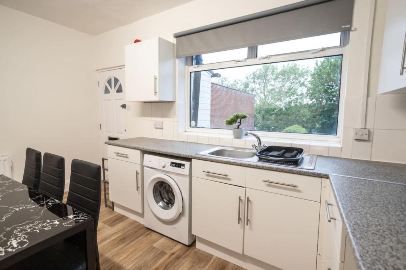 Downend Rd Contractors Long By Shortstayuk Apartment Bristol