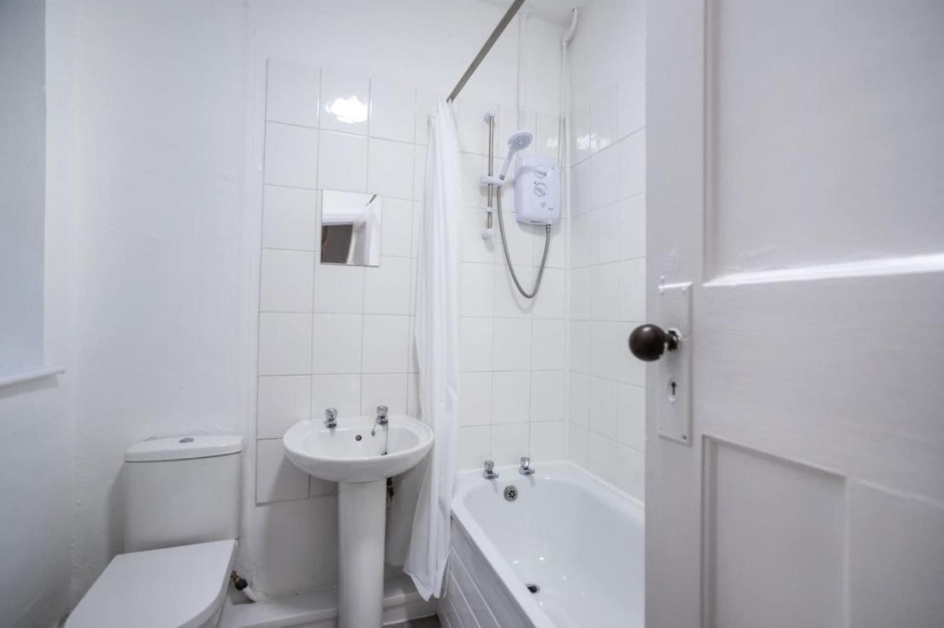 Downend Rd Contractors Long By Shortstayuk *