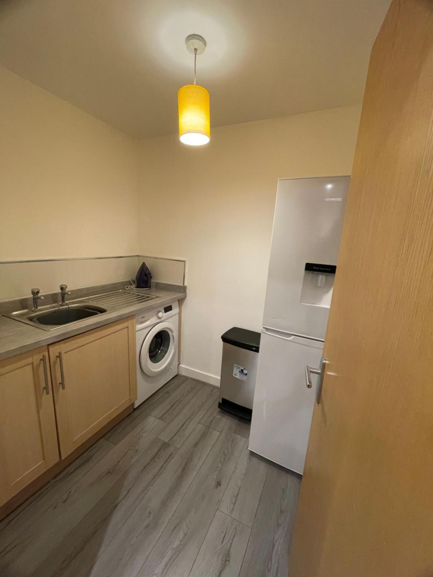 Modern Newly Refurbished 2 Bed Apartment Bristol