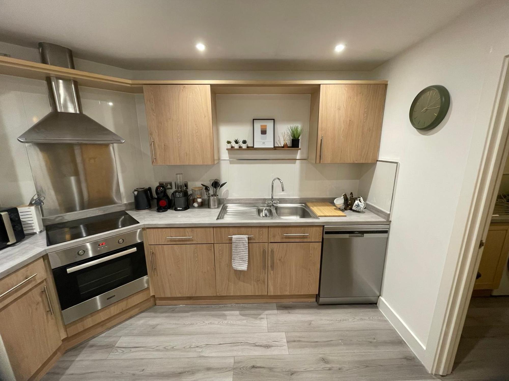 Apartment Modern Newly Refurbished 2 Bed *
