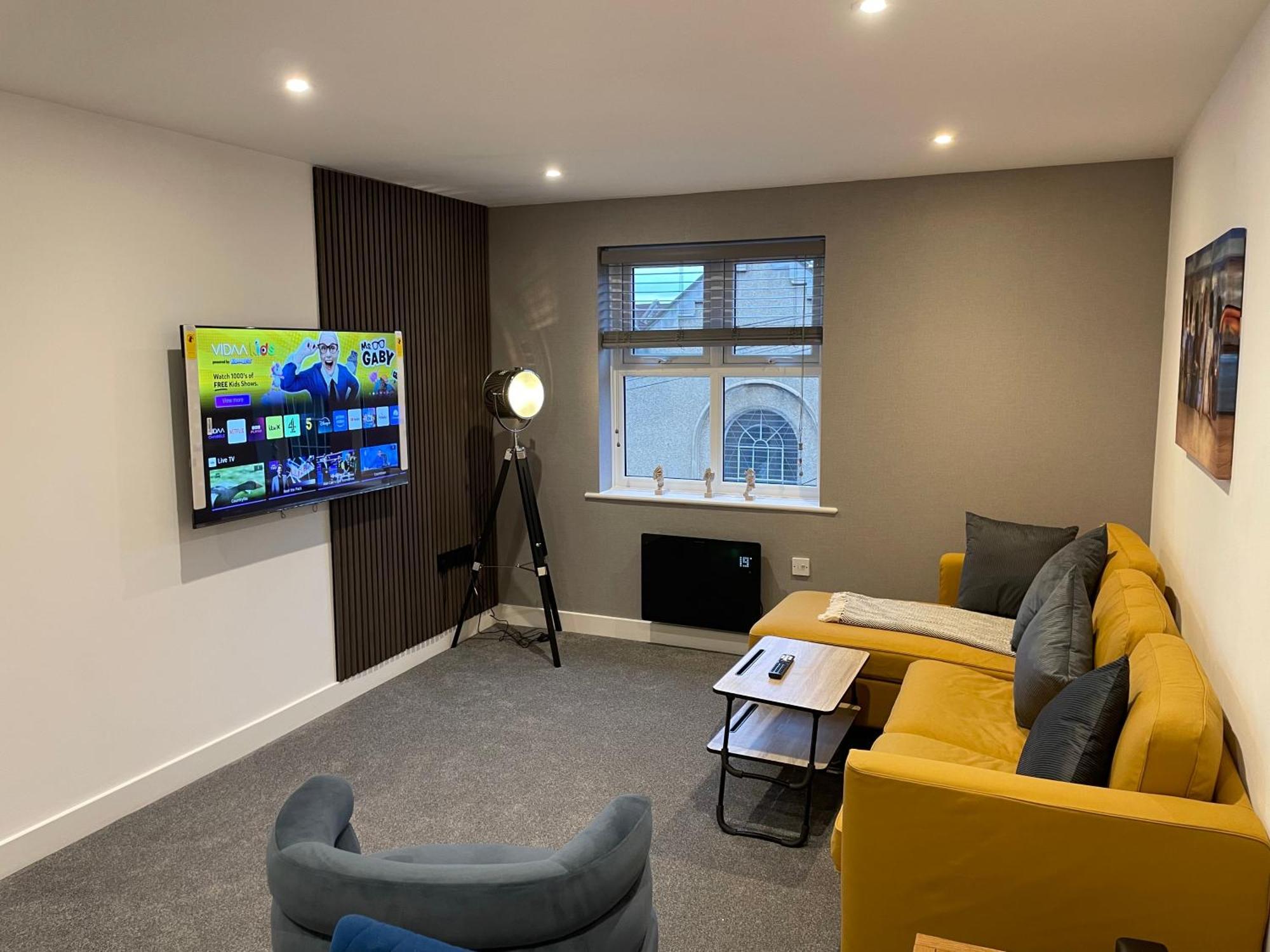 Apartment Modern Newly Refurbished 2 Bed *