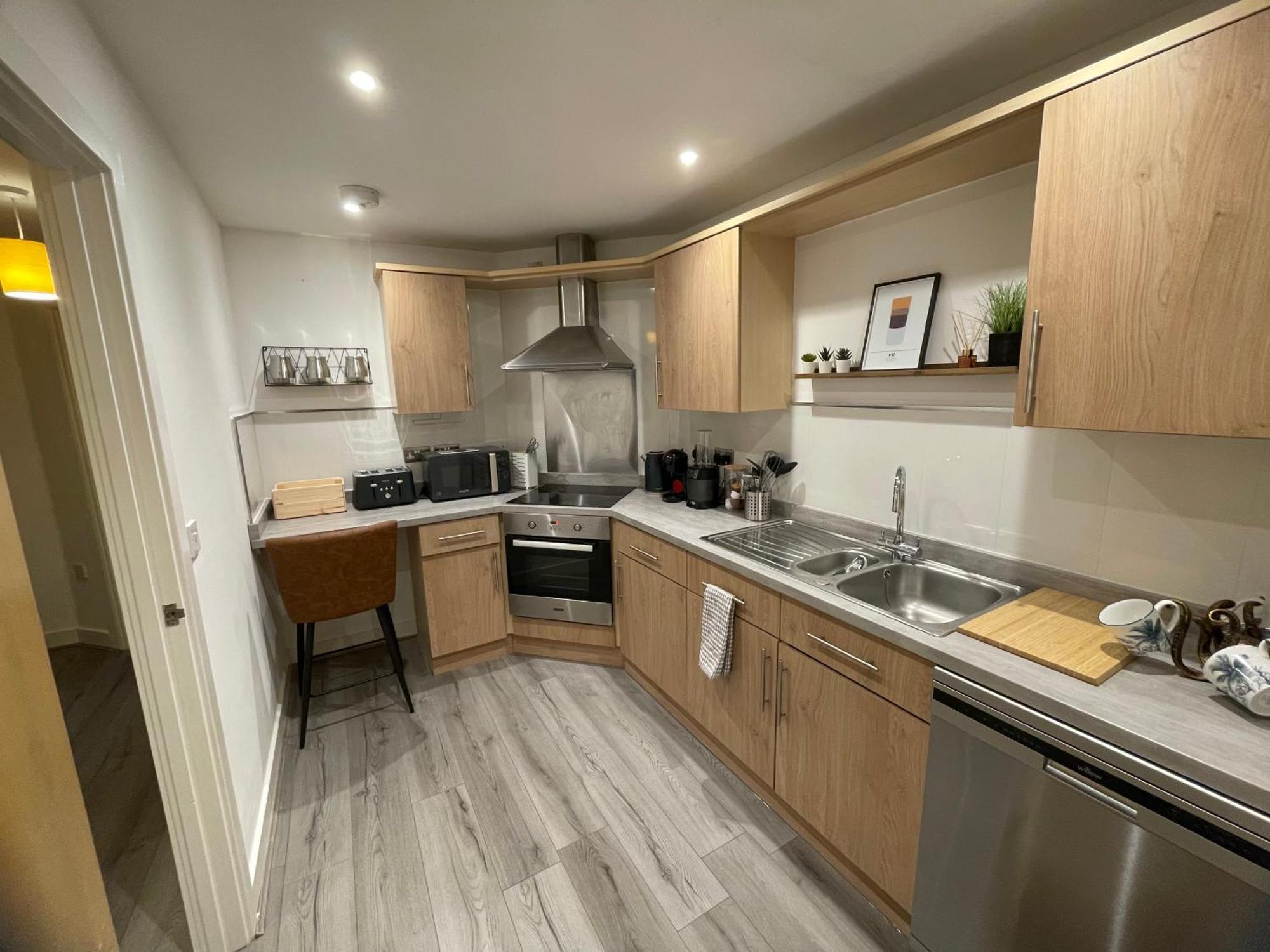 Modern Newly Refurbished 2 Bed Apartment Bristol