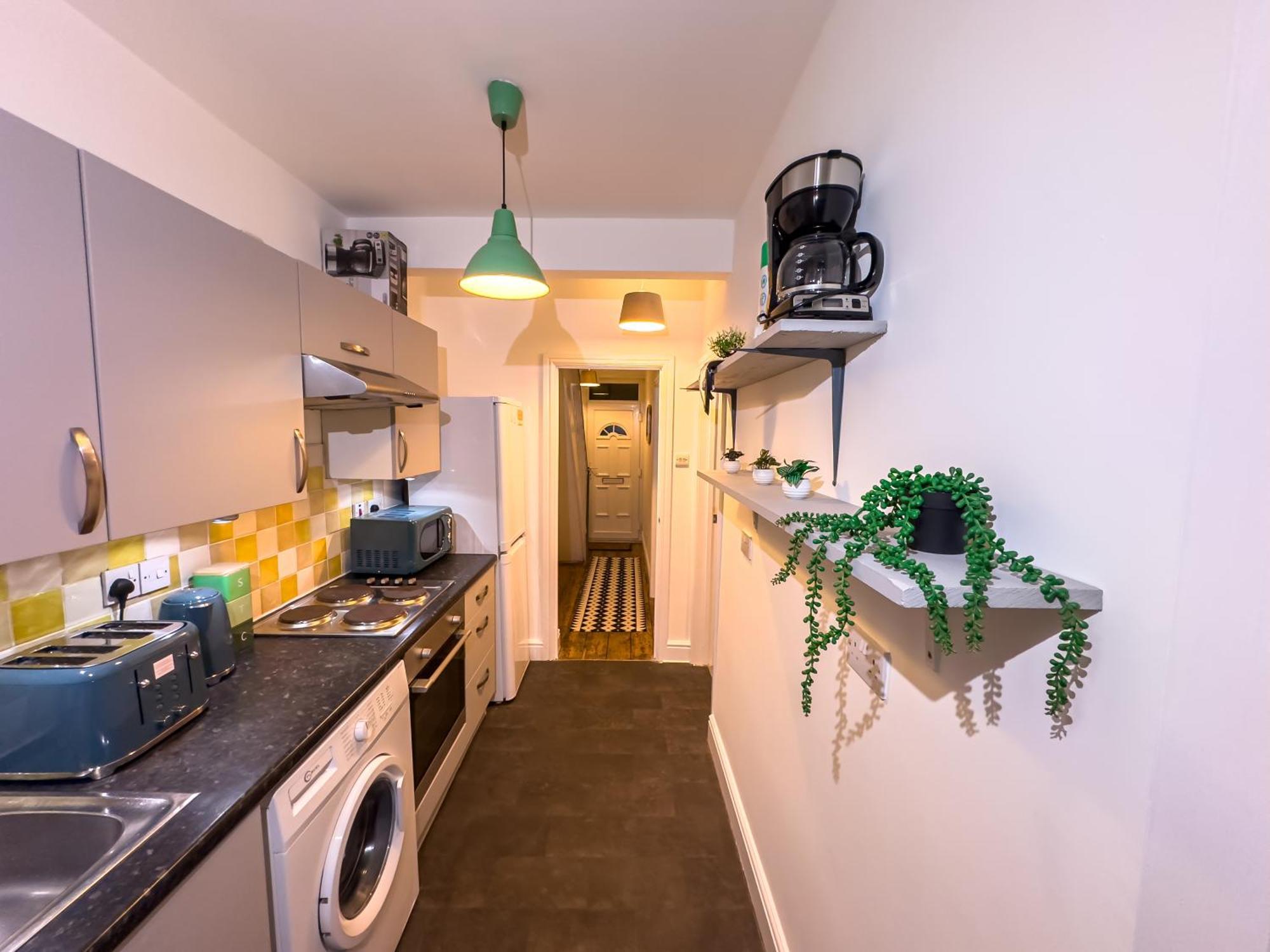 Bauhaus 4 Bedroom House By Altoluxoexperience Short Lets & Serviced With Free Parking Holiday home Bristol