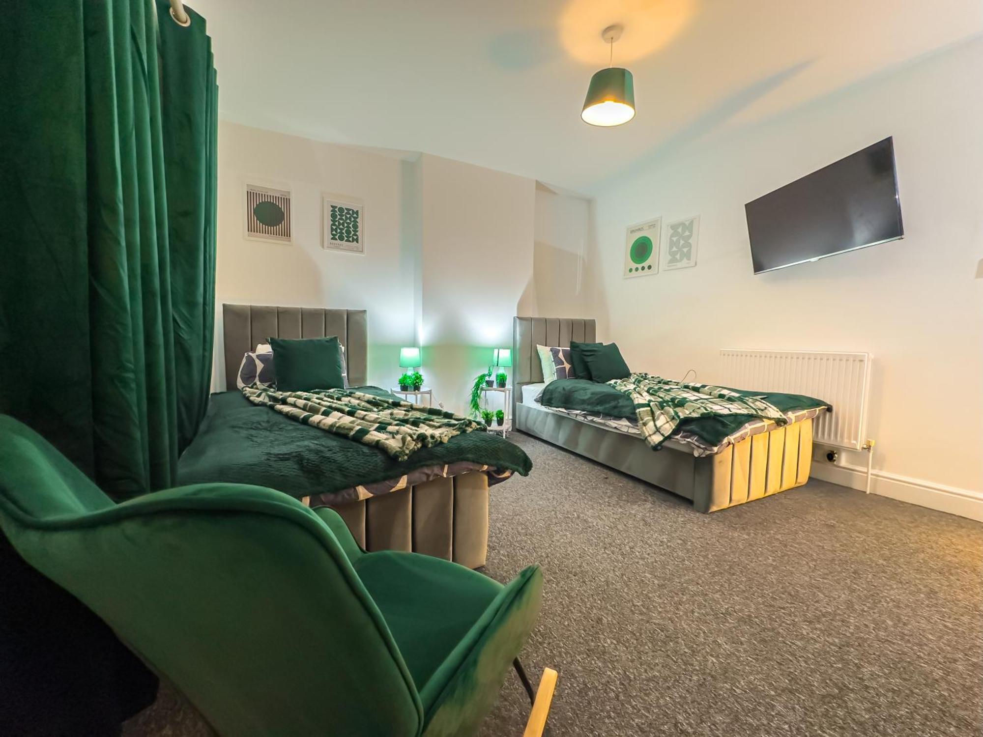 Bauhaus 4 Bedroom House By Altoluxoexperience Short Lets & Serviced With Free Parking * Bristol