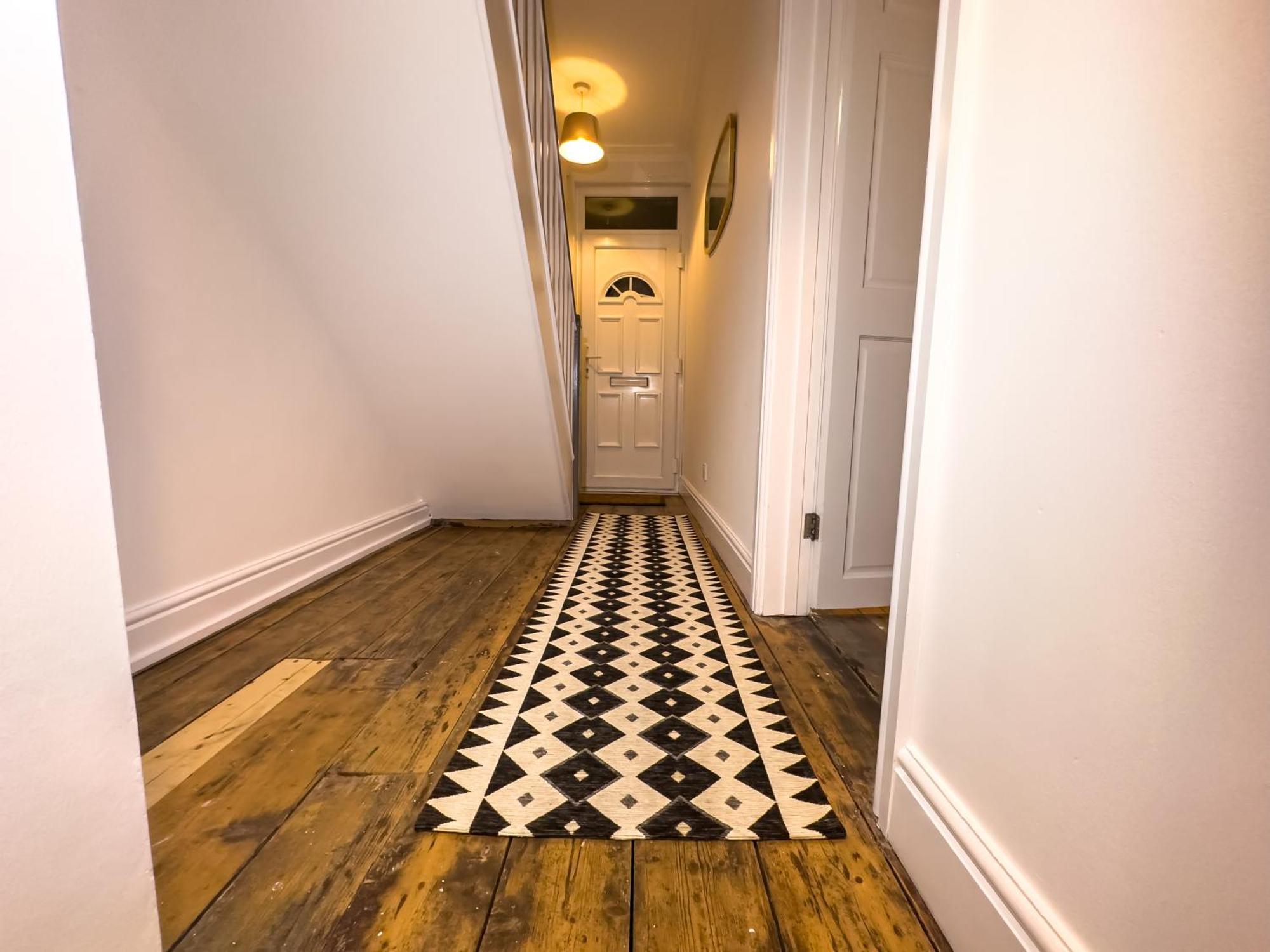 Bauhaus 4 Bedroom House By Altoluxoexperience Short Lets & Serviced With Free Parking Bristol