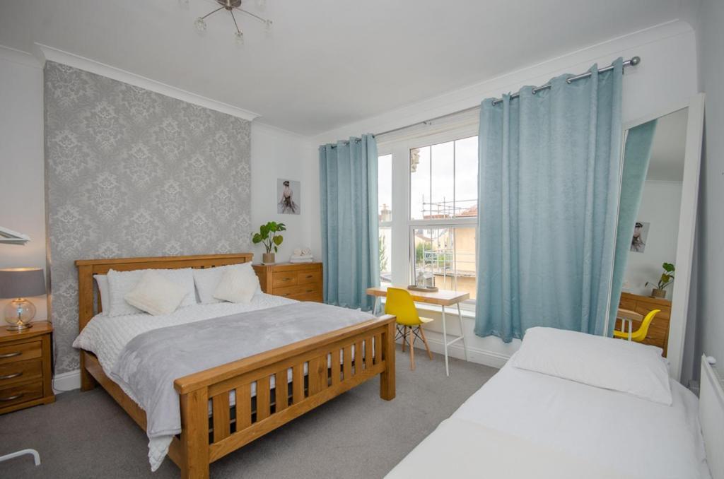 Stylish 91sqm Victoria 2 Bedroom Apartment