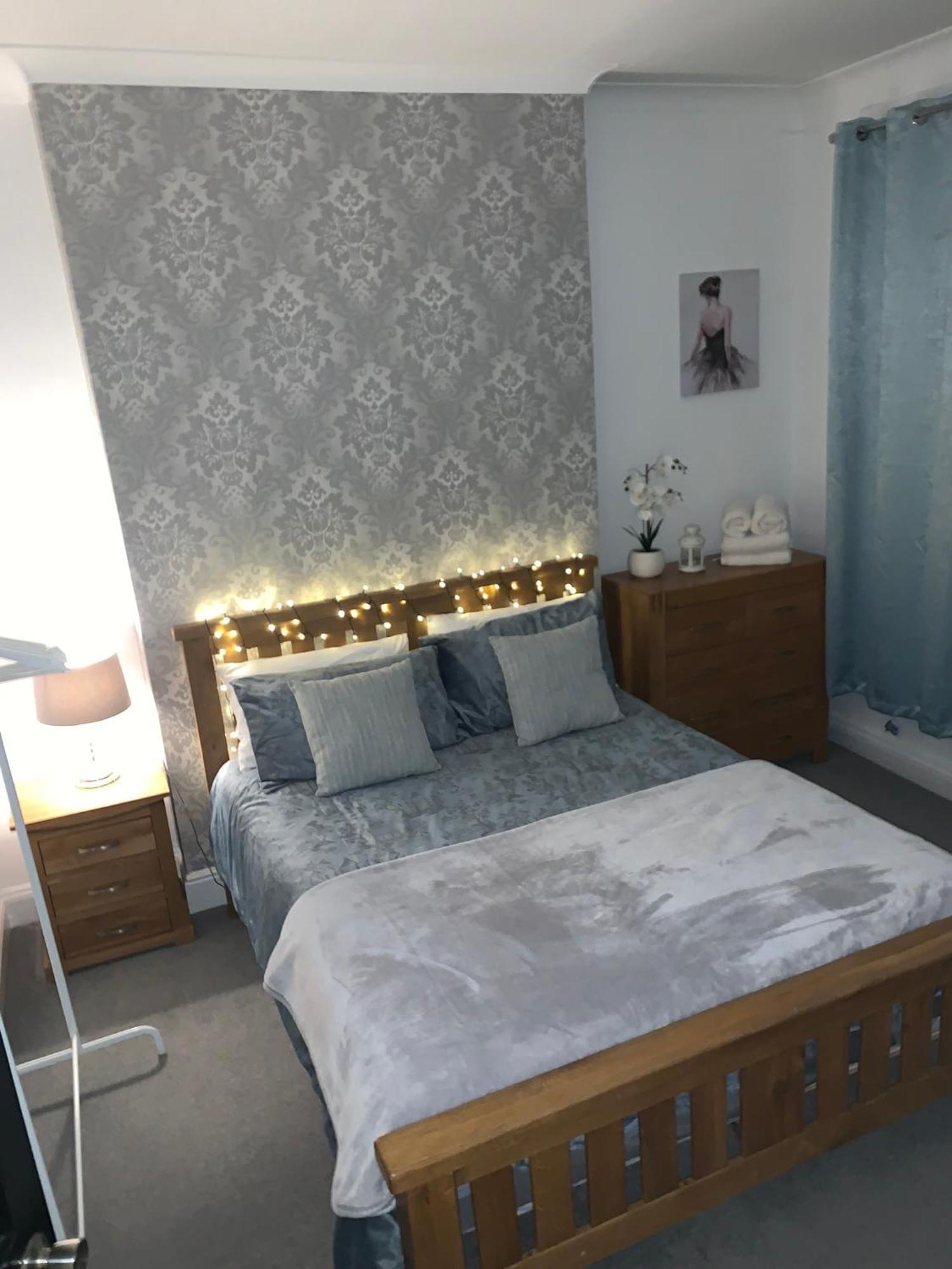 Stylish 91sqm Victoria 2 Bedroom Apartment