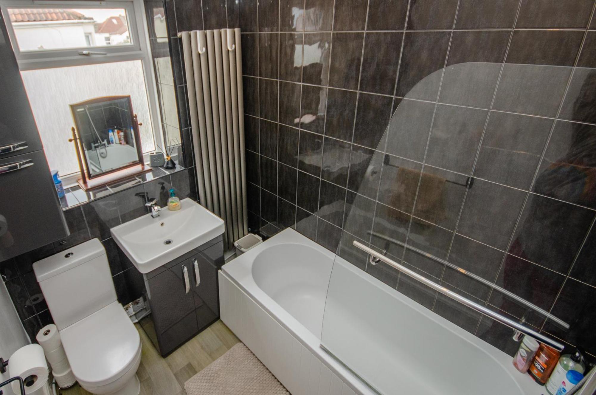 Stylish 91sqm Victoria 2 Bedroom *