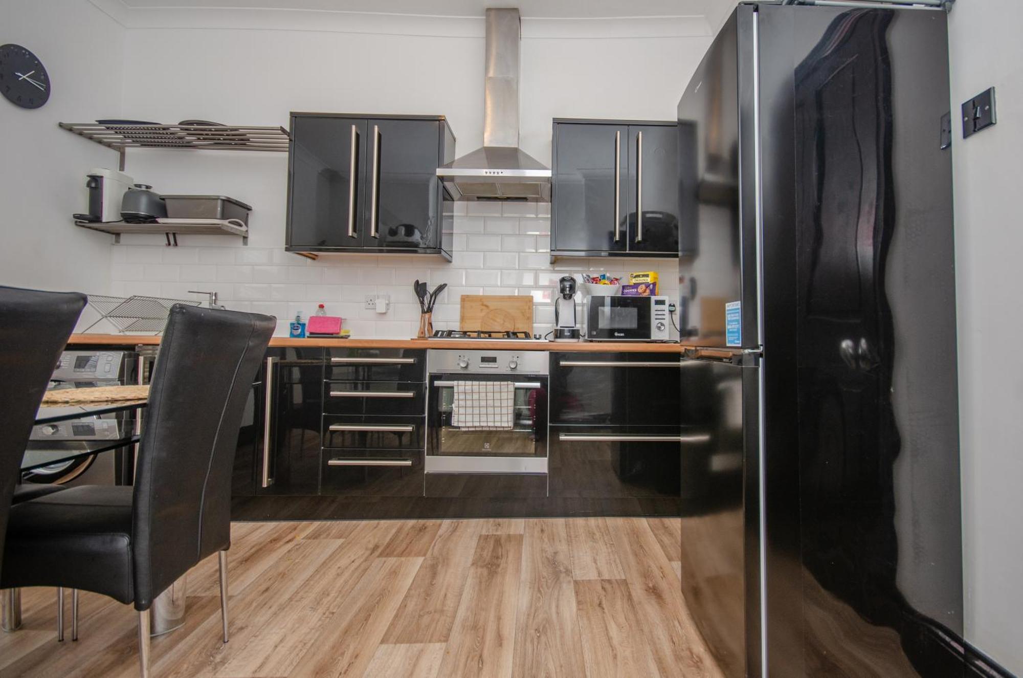 Stylish 91sqm Victoria 2 Bedroom Apartment