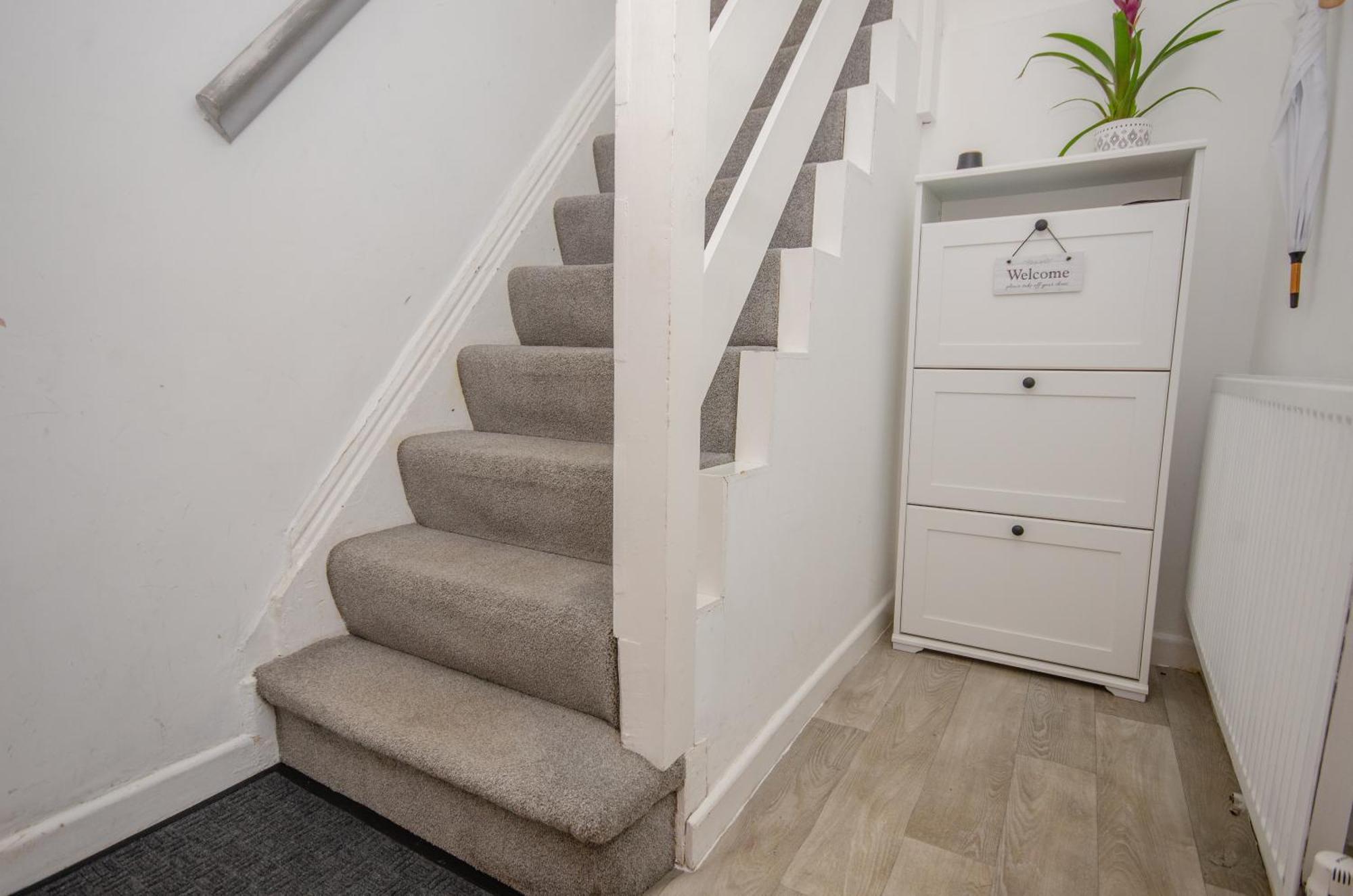 Stylish 91sqm Victoria 2 Bedroom Apartment
