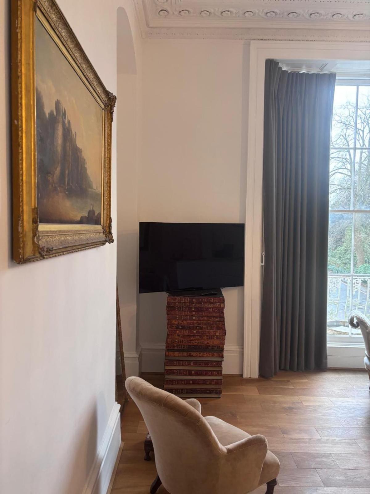 2-bed In Clifton, Great Location - Period Features, High Ceilings, Balcony X2, Office, Stylish, Modern