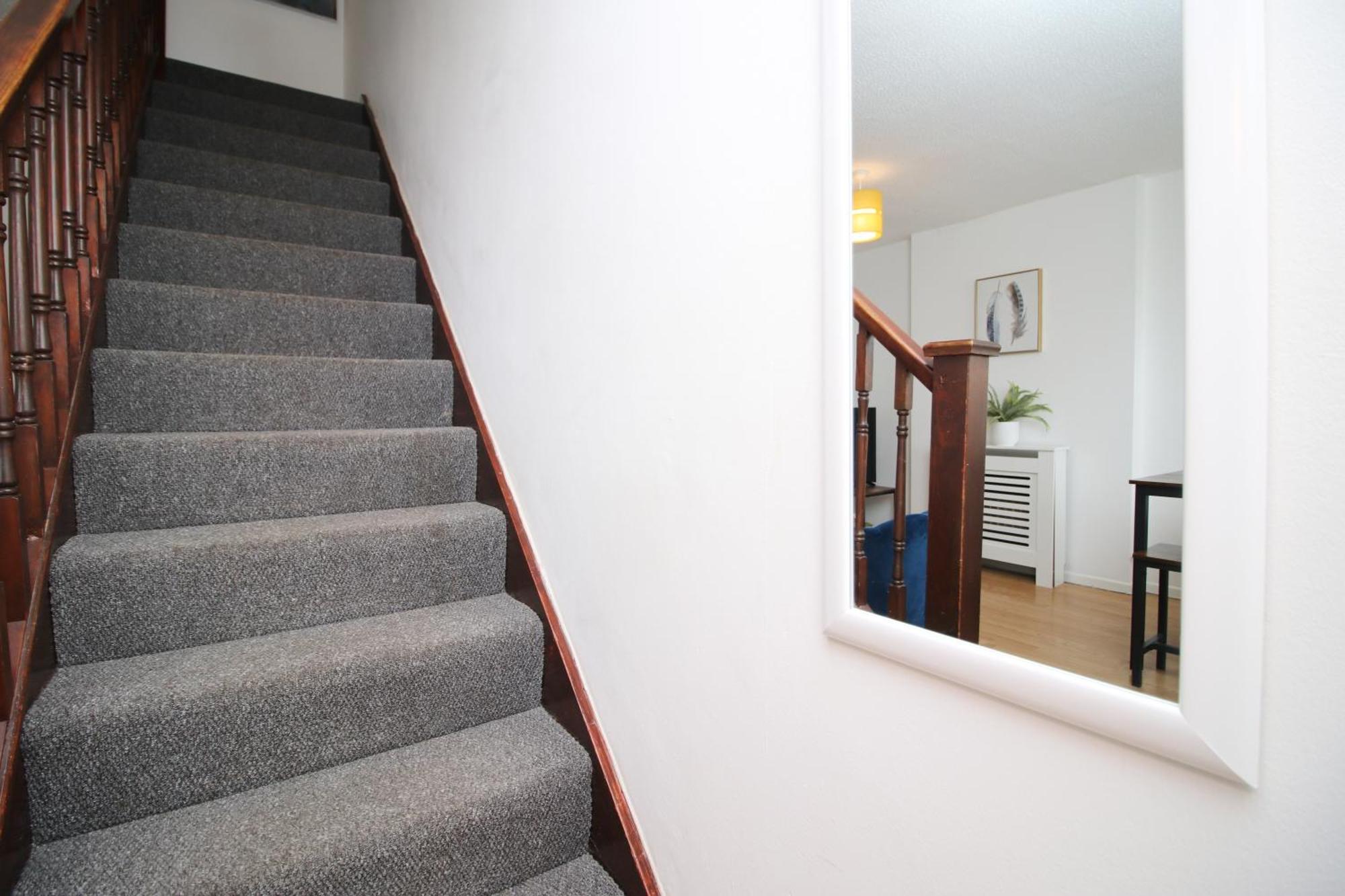 2bedroom Home- Free Parking, Wi-fi & Patio- Available For Long Or Short Term *