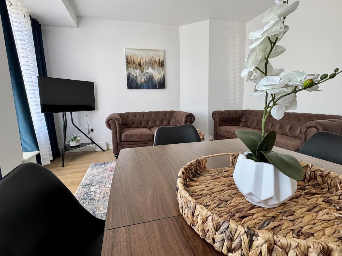Orchid S&n House 2 Holiday home Bristol