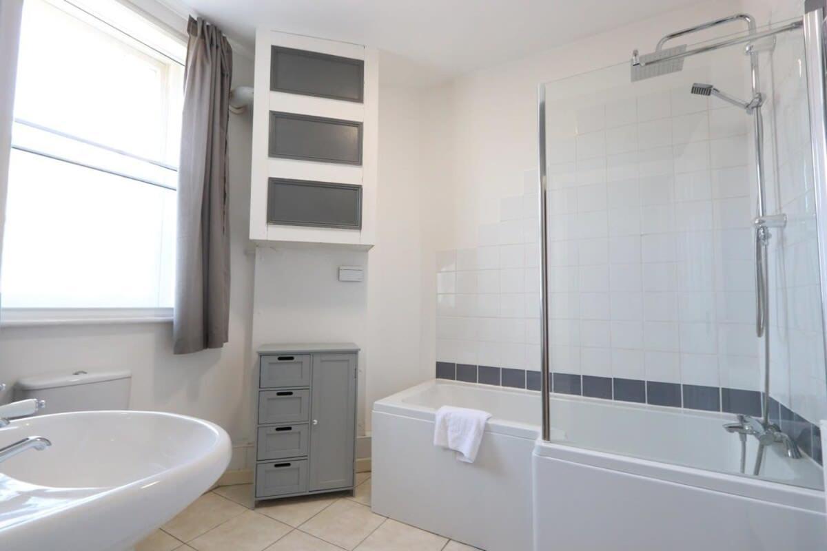 Stylish 2 Bed In Old Market Apartment *