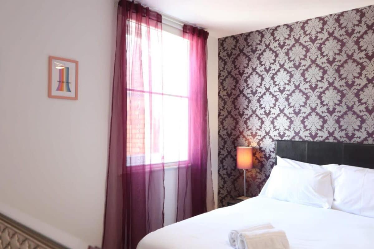 Stylish 2 Bed In Old Market Bristol