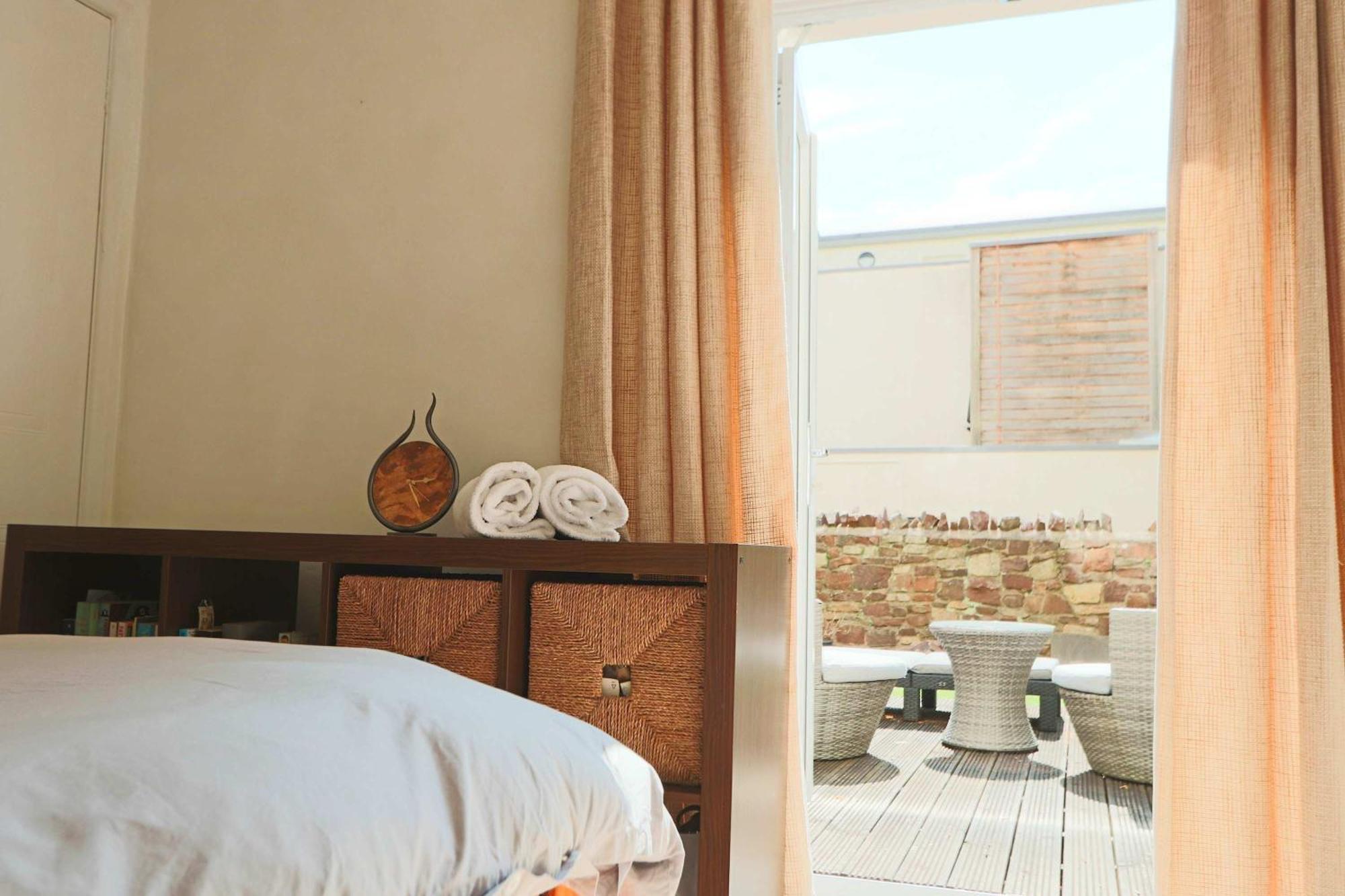 Two Bedroom Meridian Place *