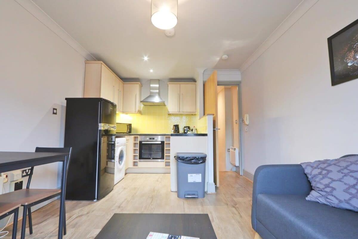 Apartment Centre 1 Bed Apartment- Hopewell