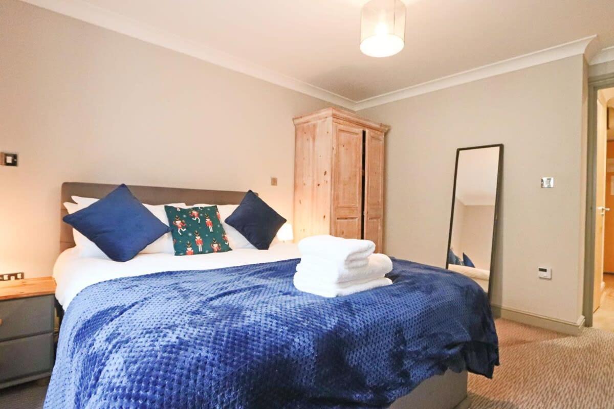 Centre 1 Bed Apartment- Hopewell Apartment *