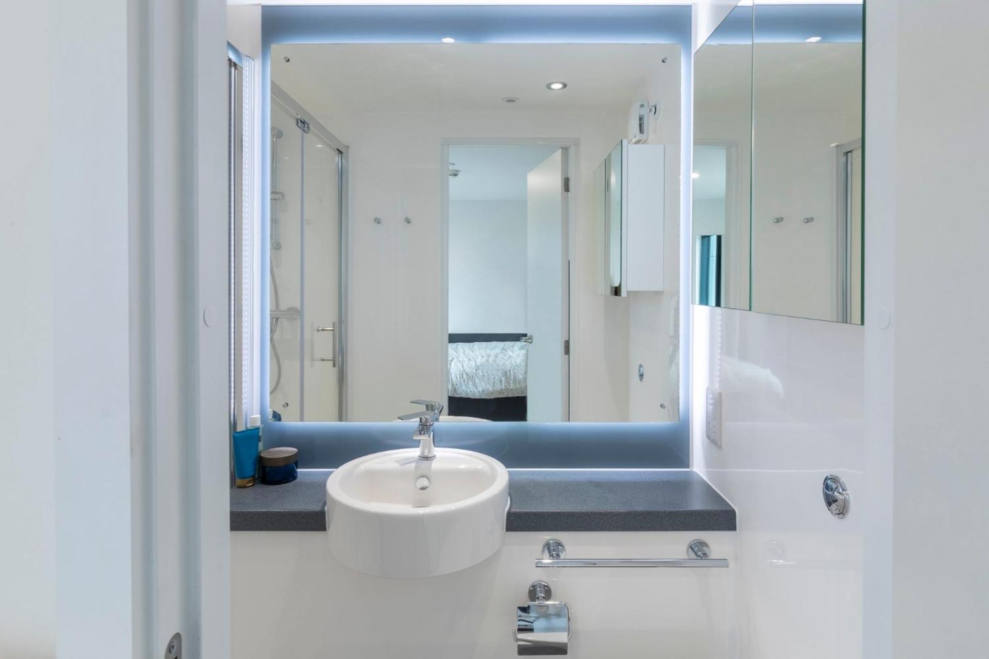 Cosy And Private Ensuite At The Metalworks In * Bristol