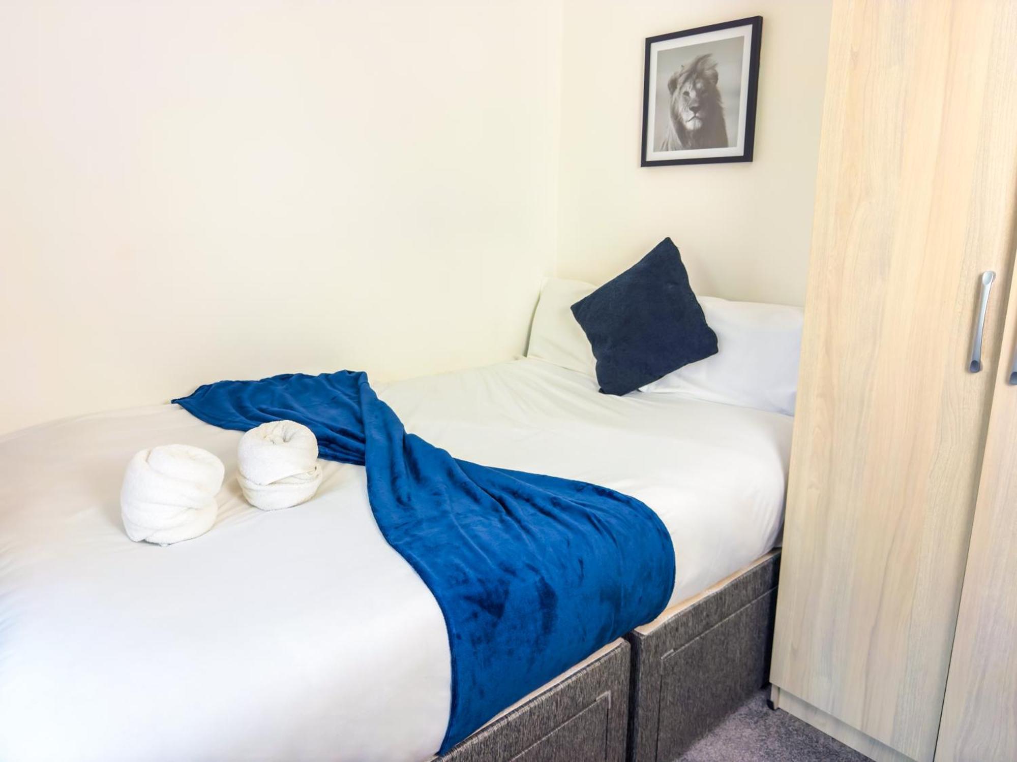 The Purple 5 Bedroom House By Altoluxoexperience Short Lets & Serviced With Free Parking Holiday home