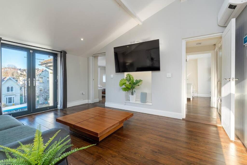 Smart-home In Original Victorian Building *