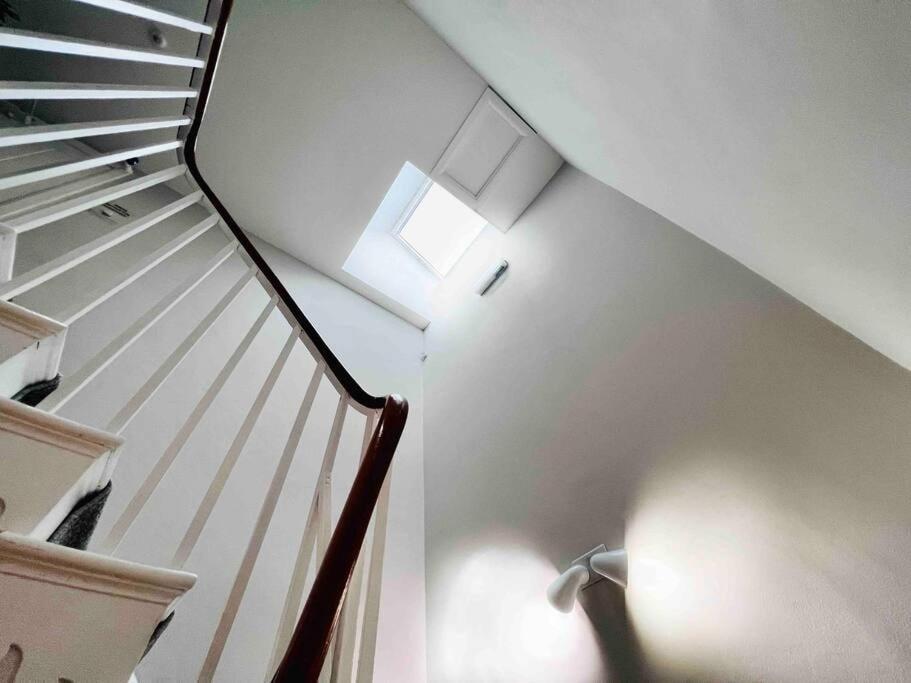 Smart-home In Original Victorian Building Apartment *