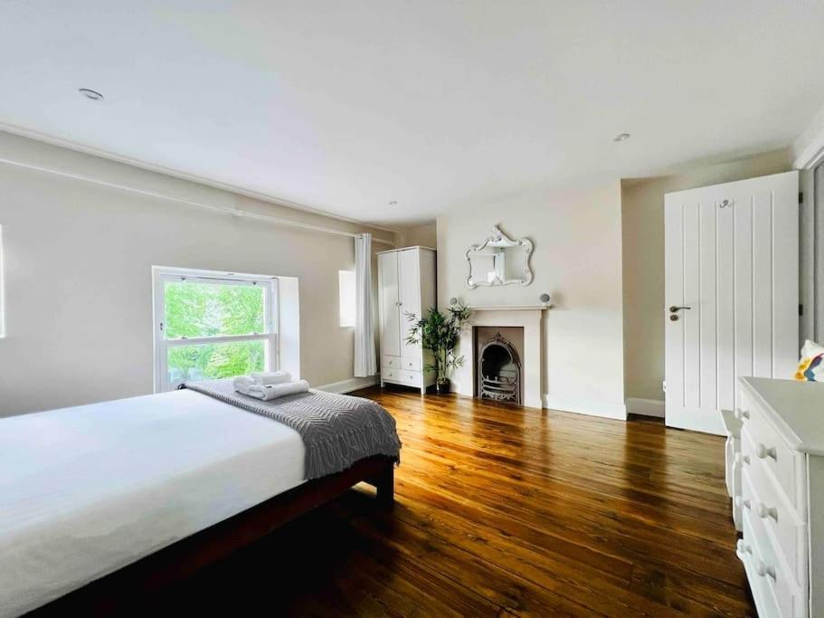 Apartment Smart-home In Original Victorian Building Bristol