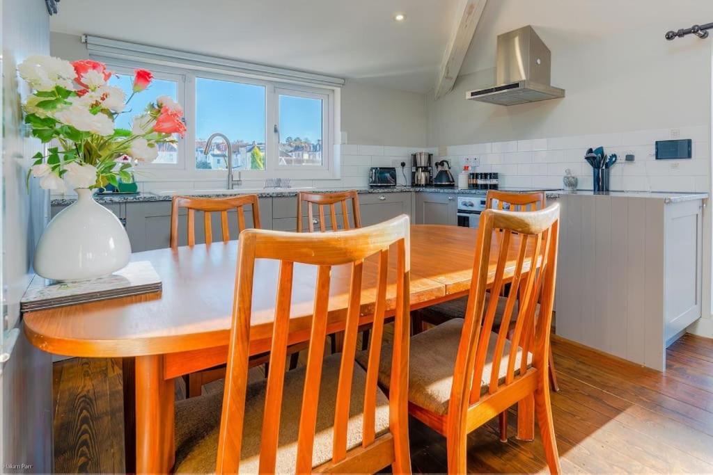 Apartment Smart-home In Original Victorian Building