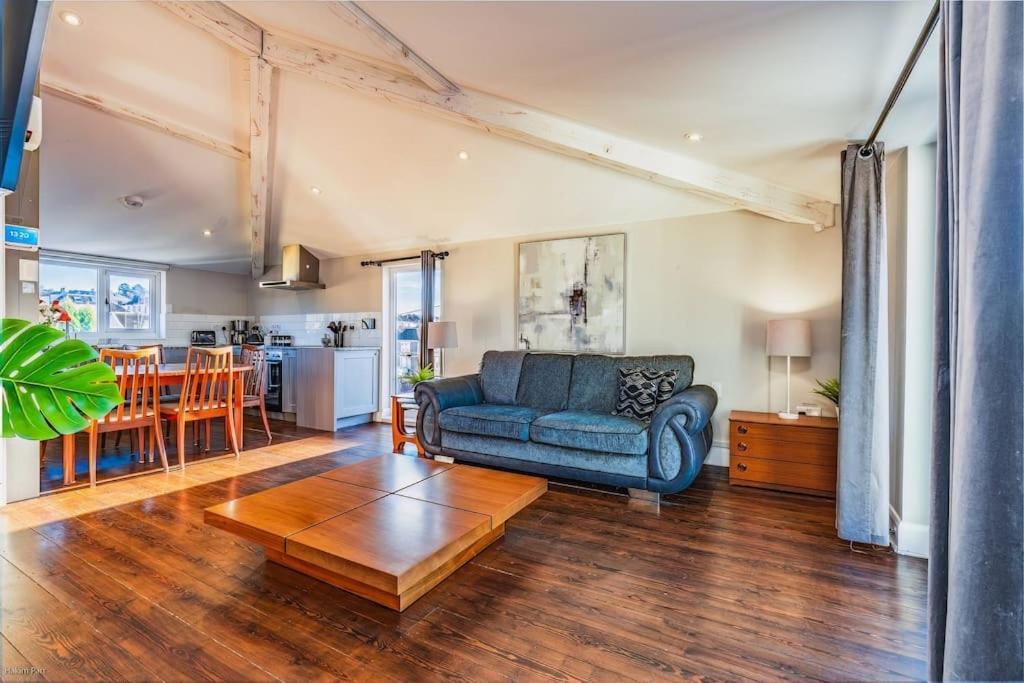 Smart-home In Original Victorian Building *