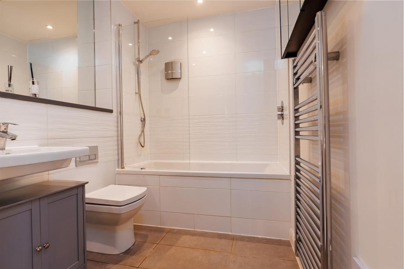 Iconic Garden Apt, Steps From Centre & Cafes Bristol