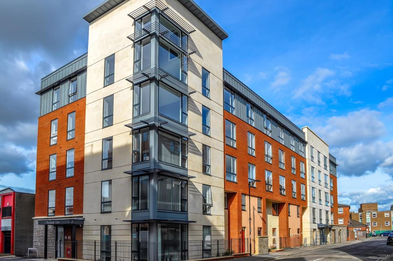 Iconic Garden Apt, Steps From Centre & Cafes Apartment Bristol