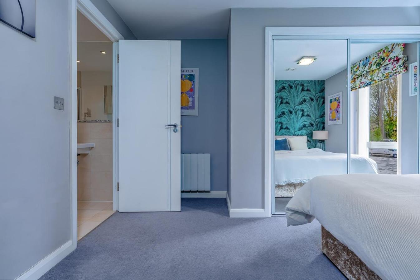 Iconic Garden Apt, Steps From Centre & Cafes Apartment *