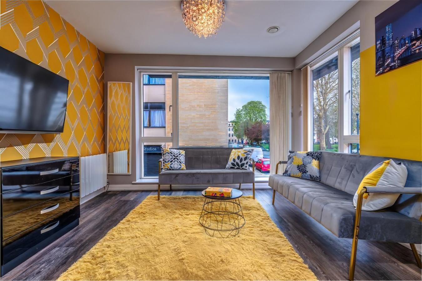 Iconic Garden Apt, Steps From Centre & Cafes Apartment Bristol