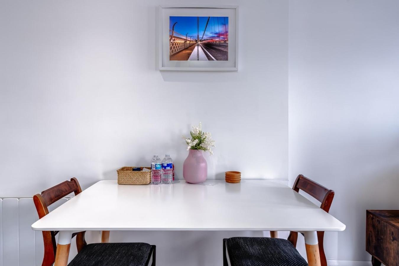 Chic & Modern - Bedminster Parade Apartment
