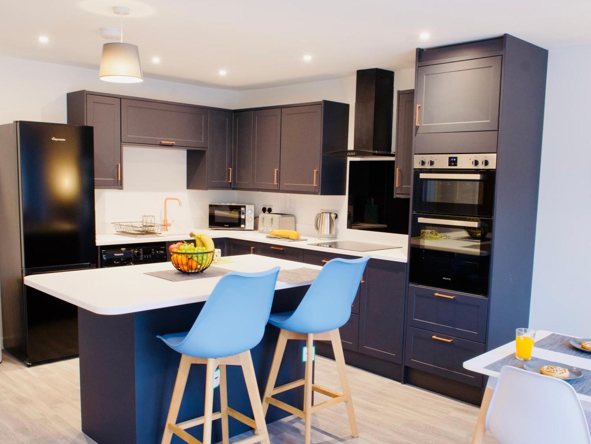 Hideaway House, Sleeps 9, With Parking * Bristol