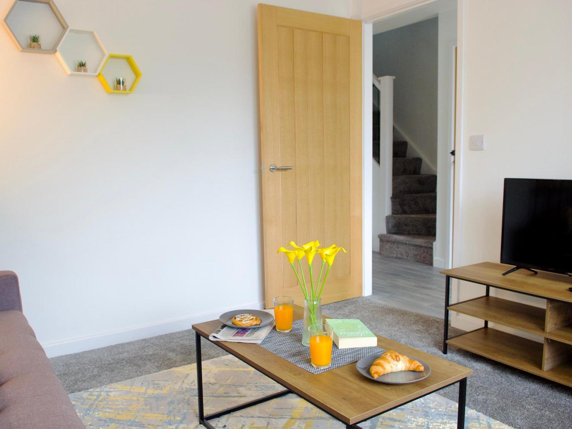 Hideaway House, Sleeps 9, With Parking *