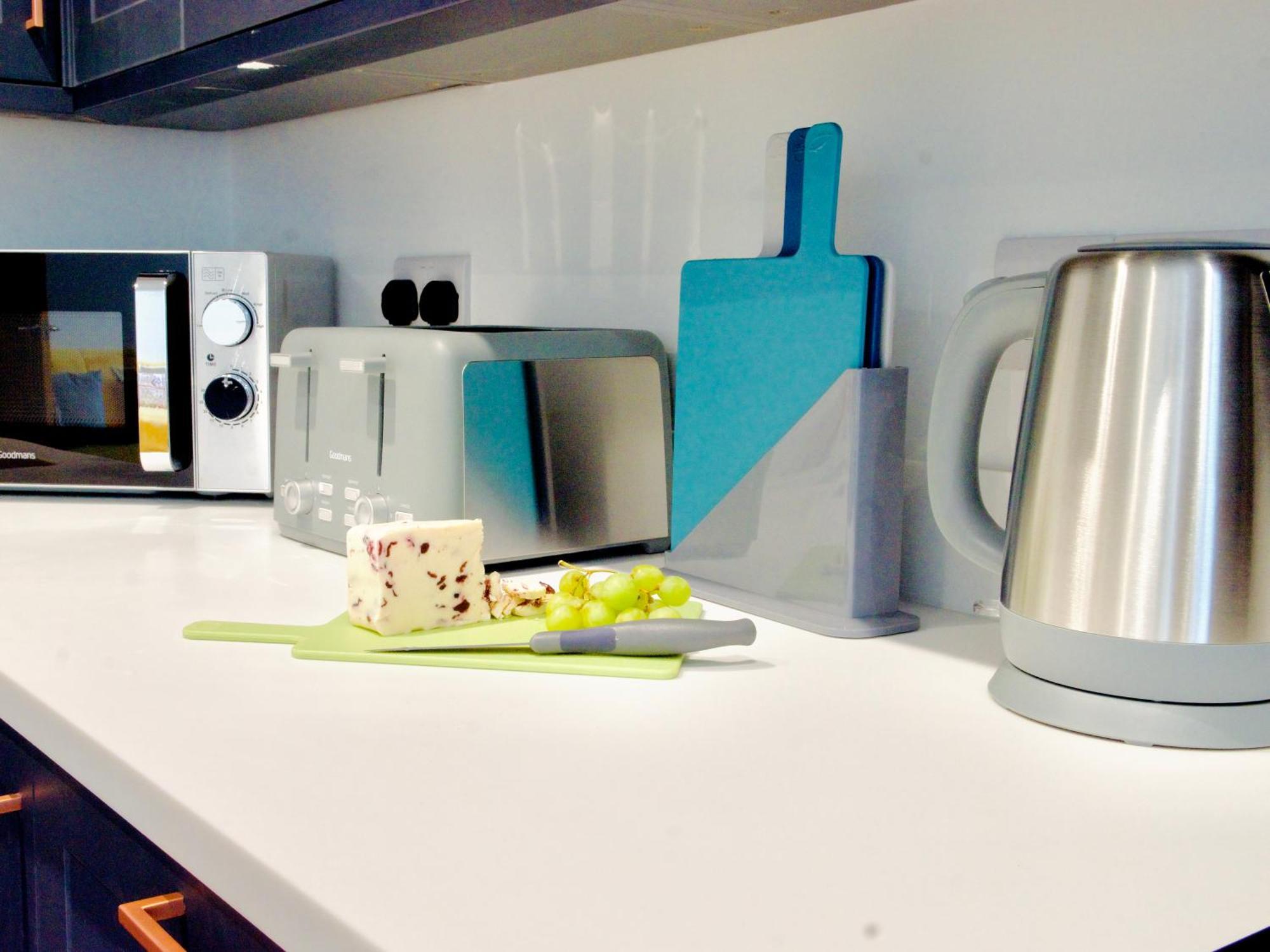 Hideaway House, Sleeps 9, With Parking