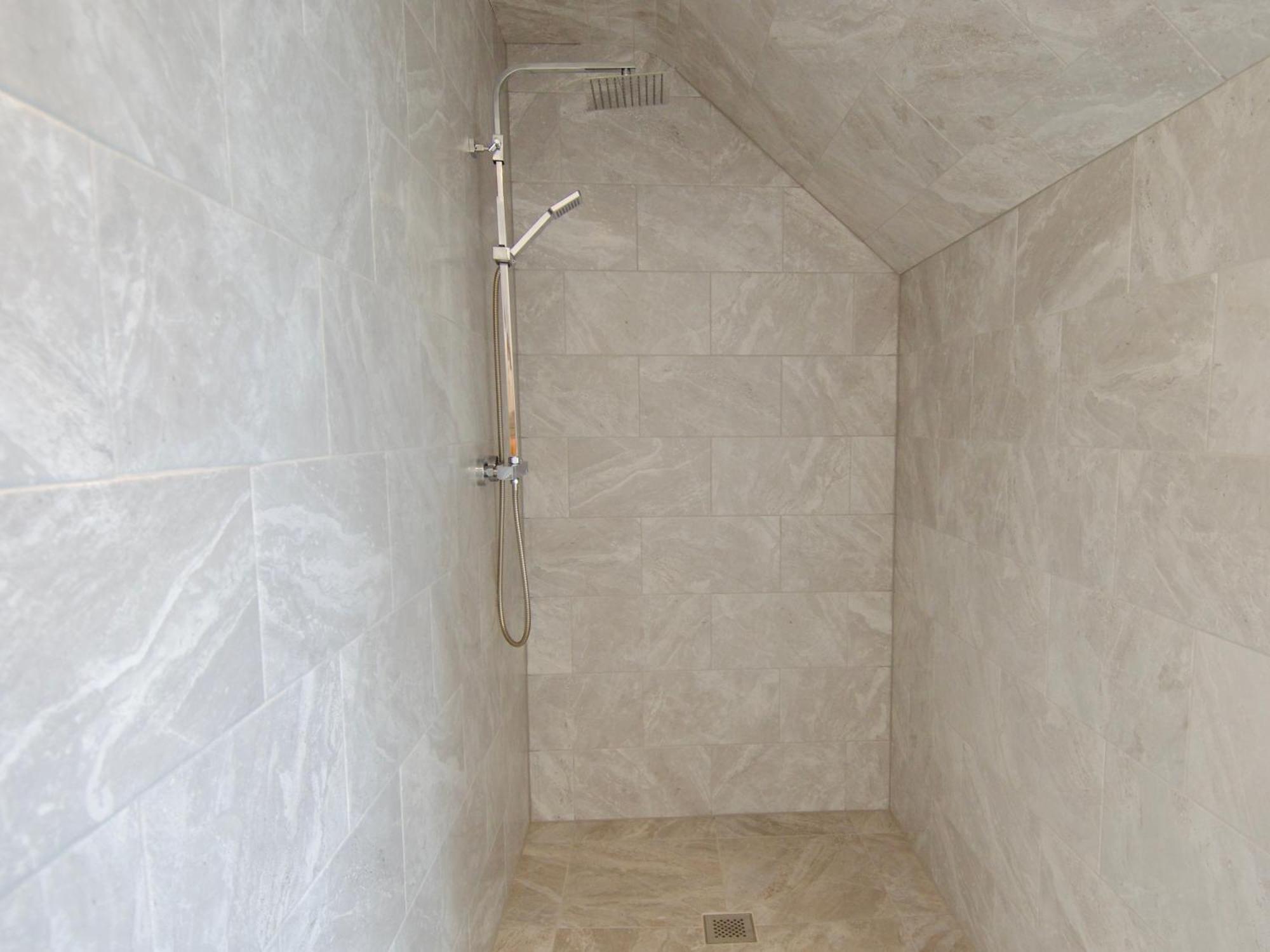 Hideaway House, Sleeps 9, With Parking Holiday home