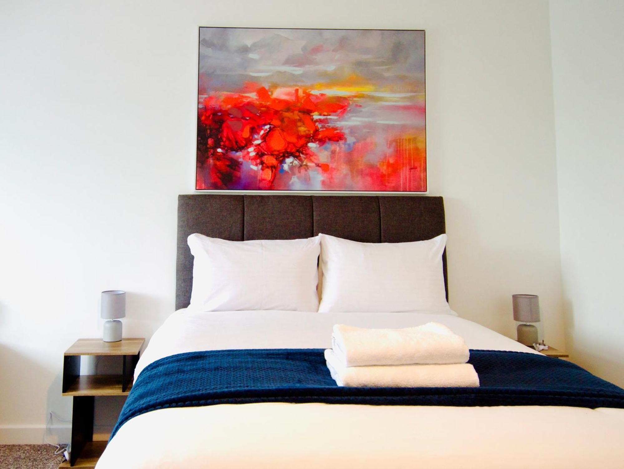 Hideaway House, Sleeps 9, With Parking *