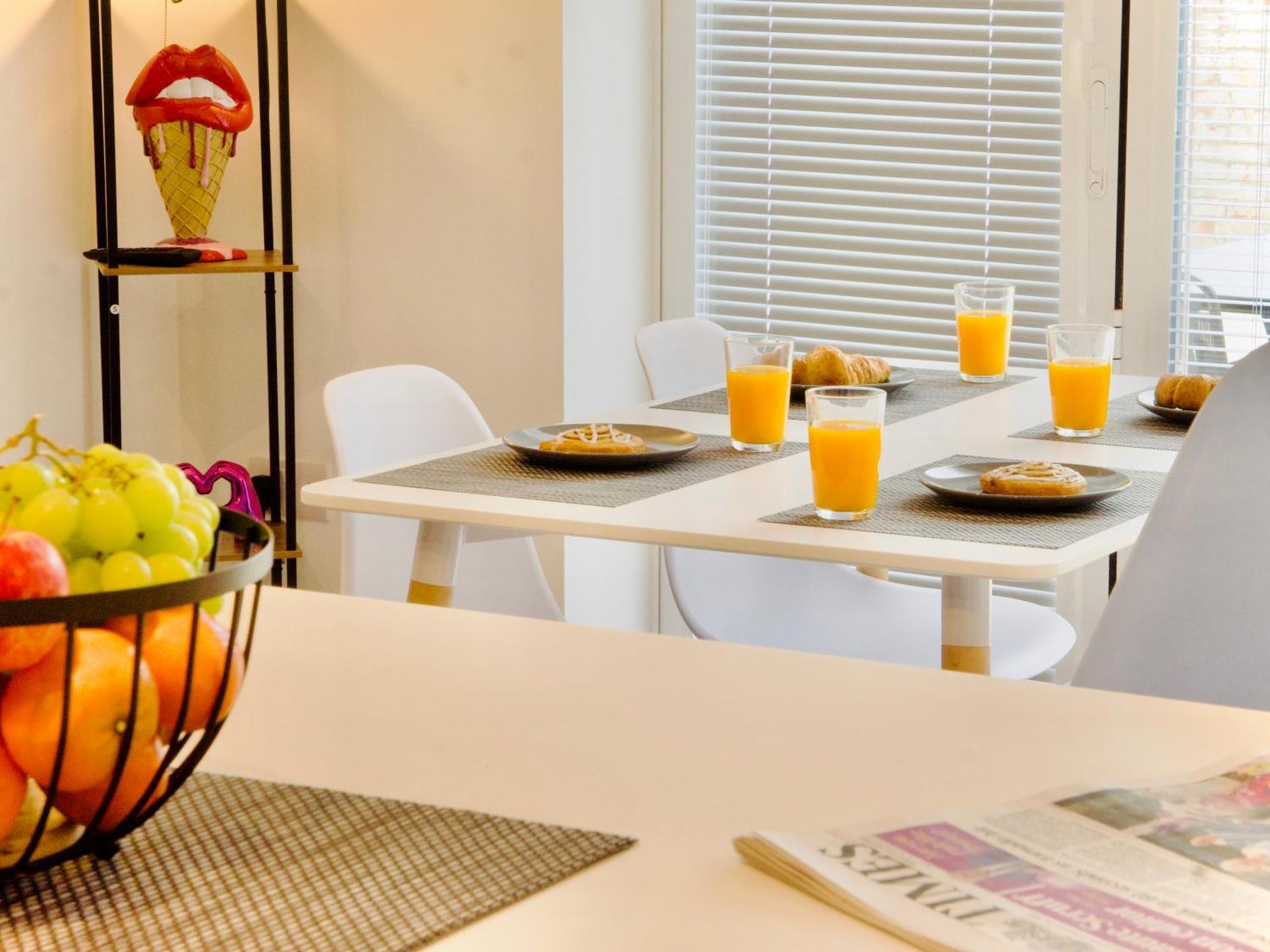 Hideaway House, Sleeps 9, With Parking * Bristol