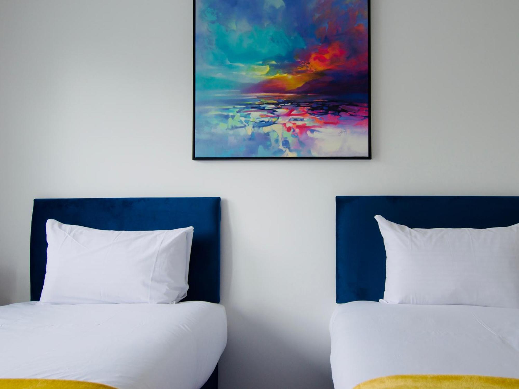 Hideaway House, Sleeps 9, With Parking *